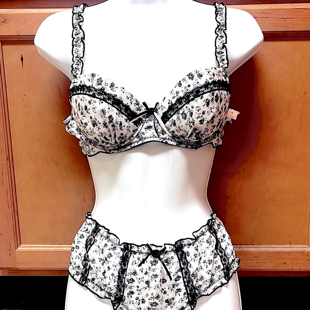 SET Black & White Floral & Lace Bra w/Bow & Matching Waffle Hem Panties